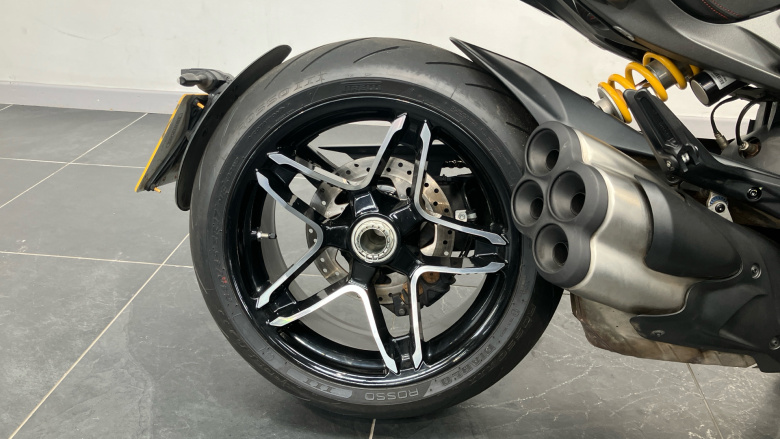 Ducati X Diavel V4 Burning Red (25MY)